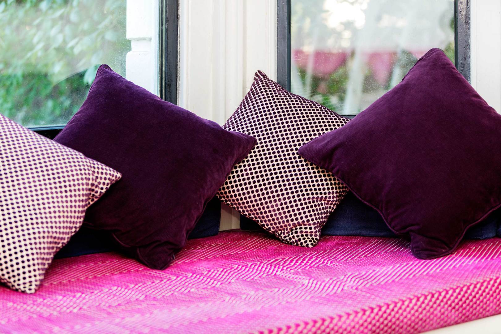 La Vie En Rose 2 Bed Short Let Vacation Rental In London Veeve