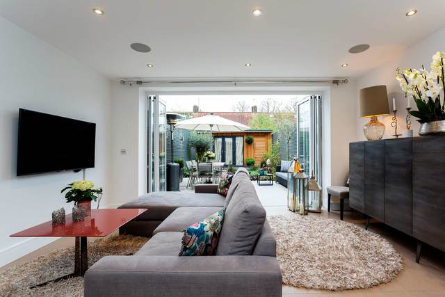 A Metallic Touch 4 Bed House In Barnes Veeve