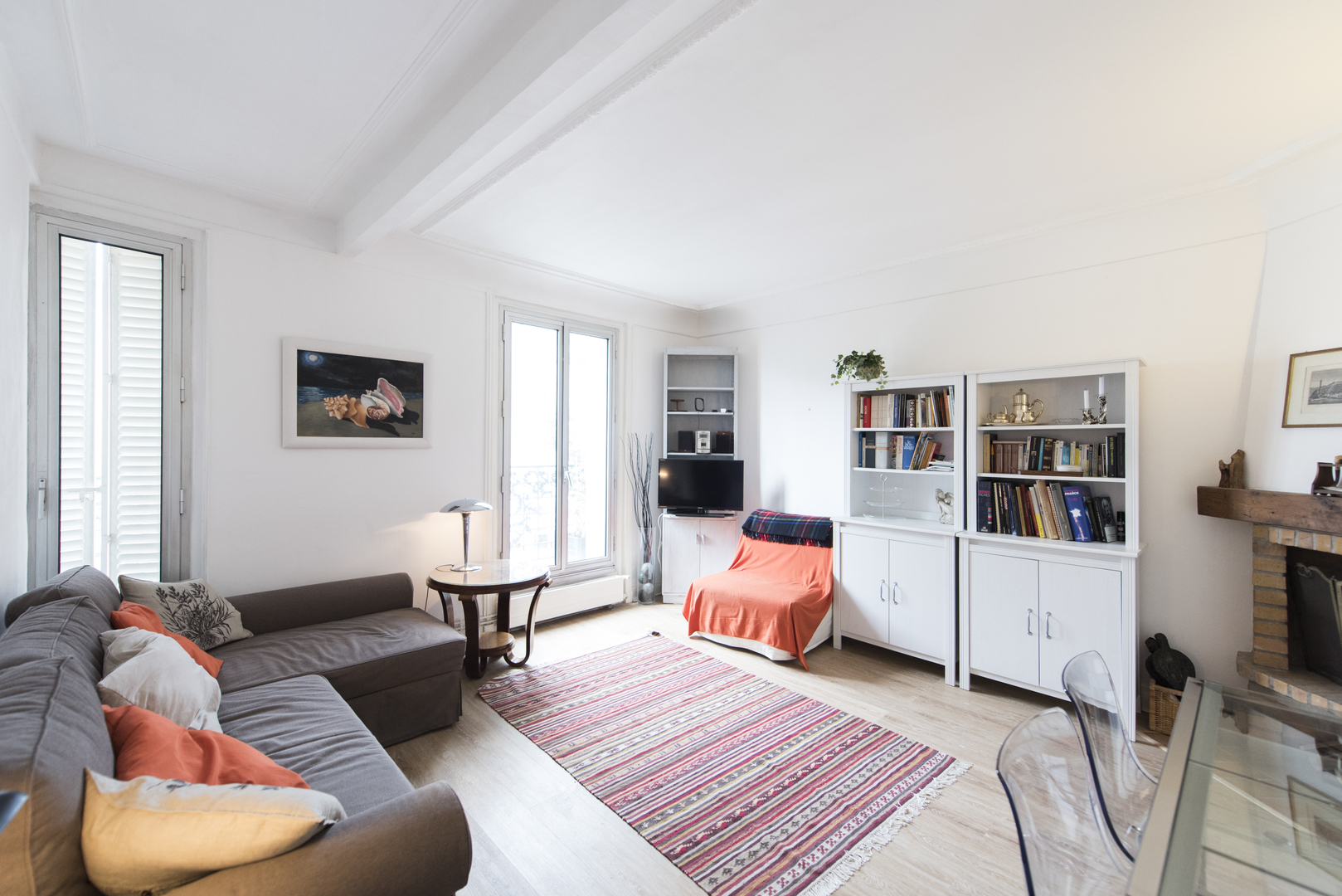 Contemporary Balard Bed Short Let Vacation Rental Paris Veeve