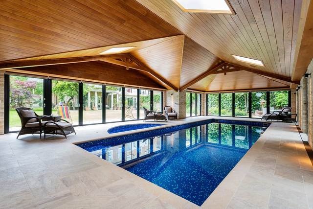 Opulent Swimmers Retreat - 